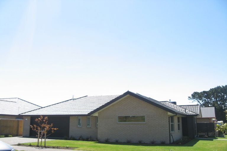 Photo of property in 28 Holbrook Way, Westmorland, Christchurch, 8025
