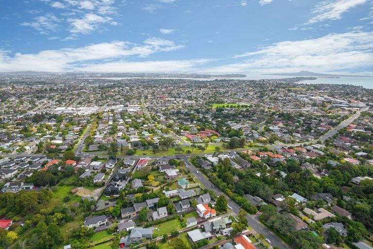 Photo of property in 2/11 Paparoa Road, Cockle Bay, Auckland, 2014