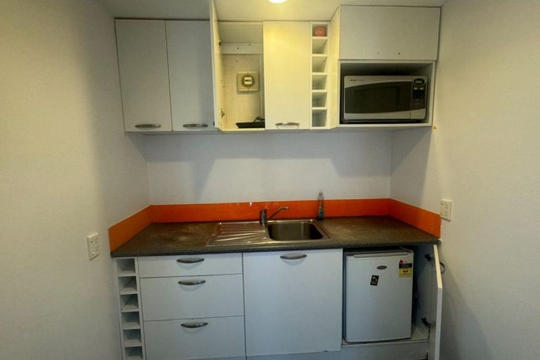 Photo of property in 2/823 East Coast Road, Northcross, Auckland, 0630