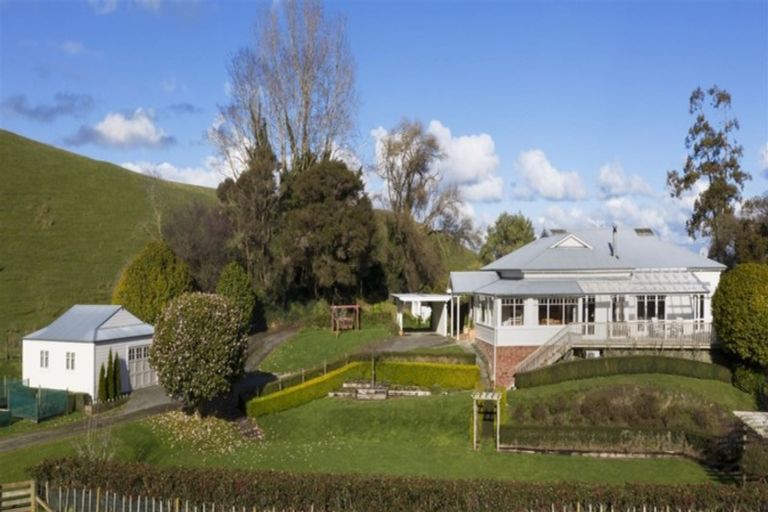 Photo of property in 102 Mount Curl Road, Hunterville, 4784