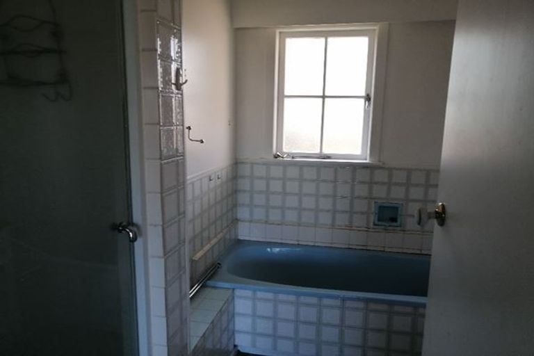 Photo of property in 105 Gossamer Drive, Pakuranga Heights, Auckland, 2010