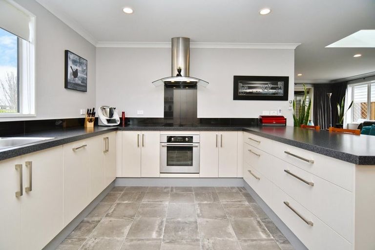 Photo of property in 26 Pounamu Place, Pegasus, 7612