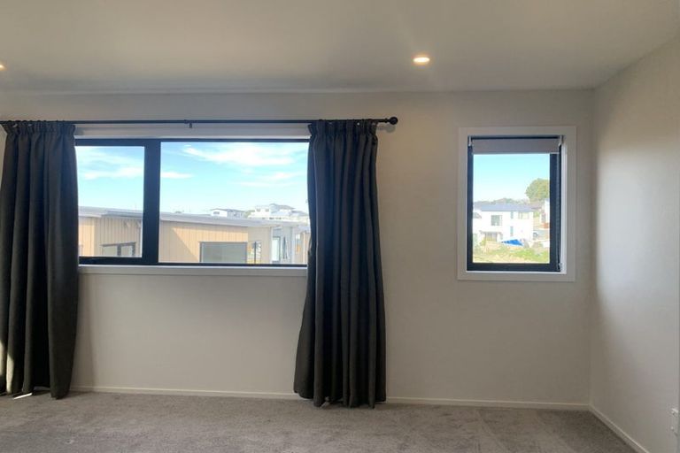 Photo of property in 28 Paina Crescent, Massey, Auckland, 0614