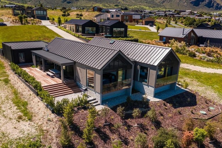 Photo of property in 17 Falconer Rise, Jacks Point, Queenstown, 9371