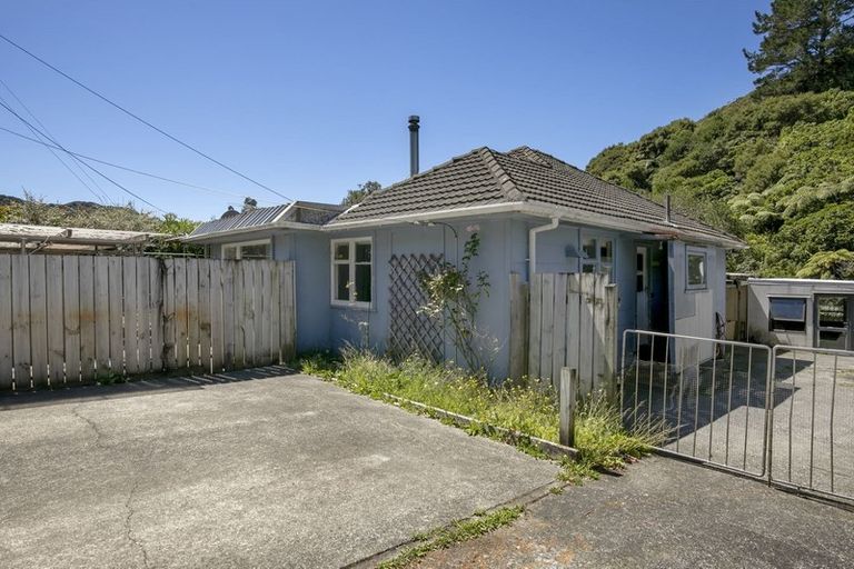 Photo of property in 19 Sunny Grove, Wainuiomata, Lower Hutt, 5014
