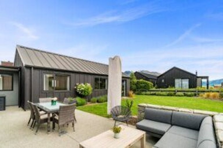Photo of property in 2 Jacks Point Rise, Jacks Point, Queenstown, 9371