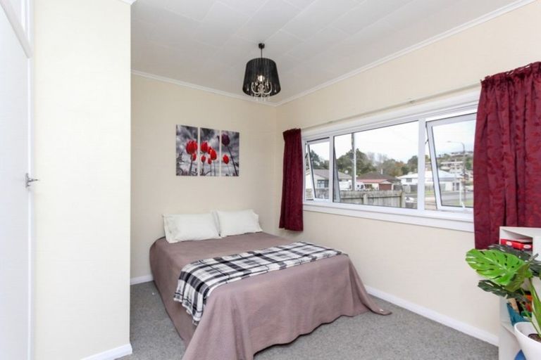 Photo of property in 5 Atiawa Street, Glen Avon, New Plymouth, 4312