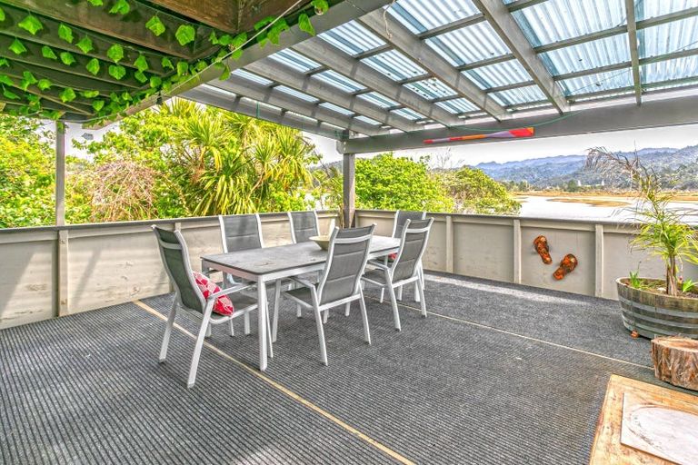 Photo of property in 20 Daphne Road, Tairua, 3508