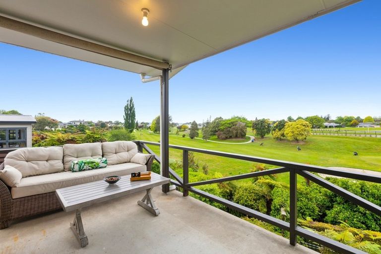 Photo of property in 44 Links View Drive, Omokoroa, 3114