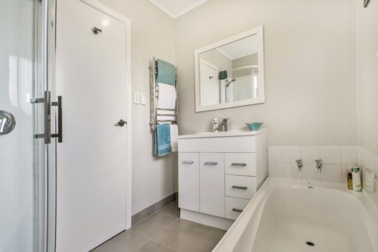 Photo of property in 88 Ennis Avenue, Pakuranga Heights, Auckland, 2010