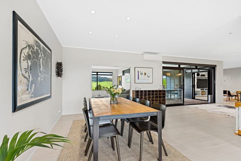 Photo of property in 30 Tamahunga Drive, Matakana, 0985