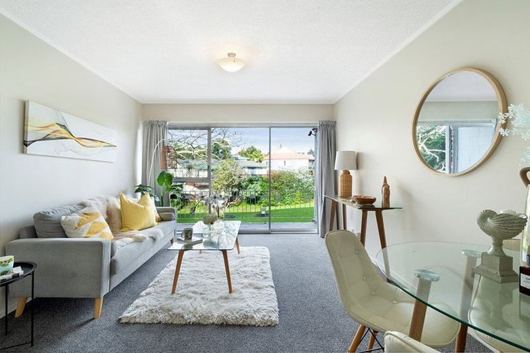 Photo of property in 2/26 Kohekohe Street, New Lynn, Auckland, 0600