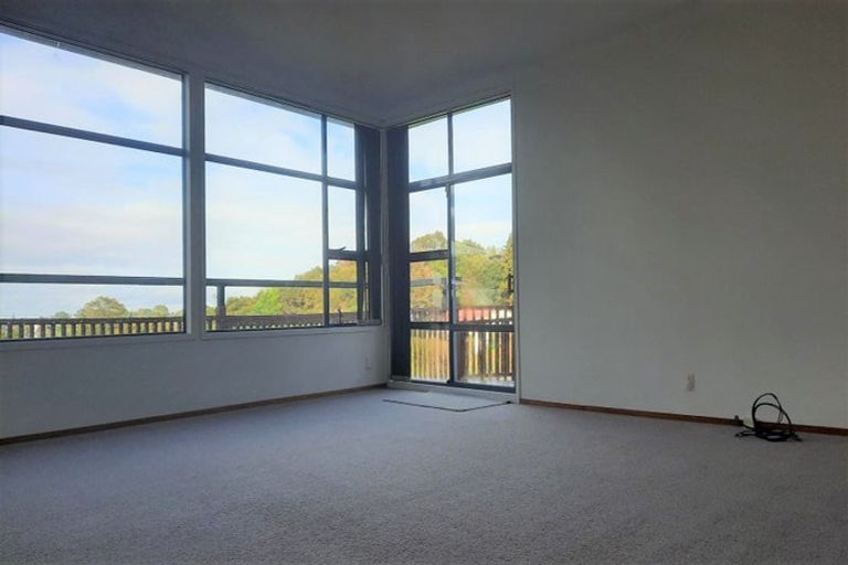 Photo of property in 51 Sunset Road, Totara Vale, Auckland, 0632