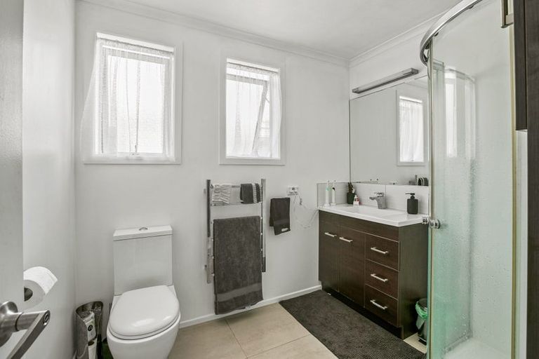 Photo of property in 16 Mangorei Road, Strandon, New Plymouth, 4312