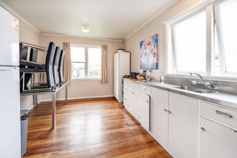 Photo of property in 27 Upham Street, Havelock North, 4130