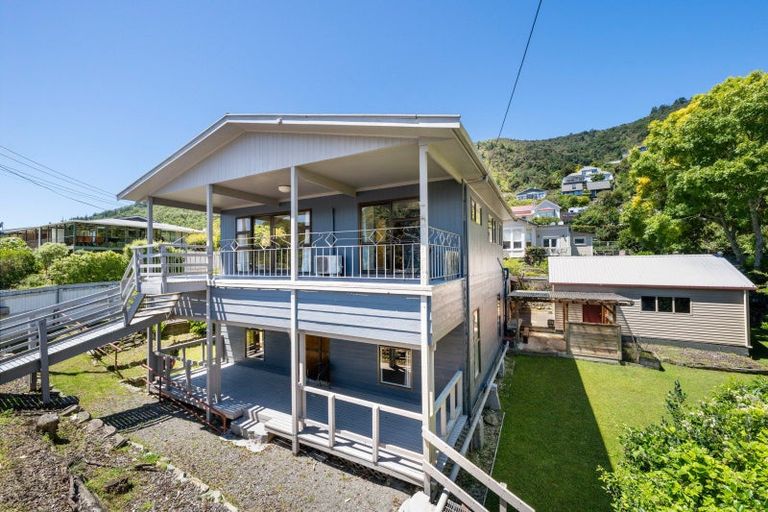 Photo of property in 62 Waikawa Road, Picton, 7220