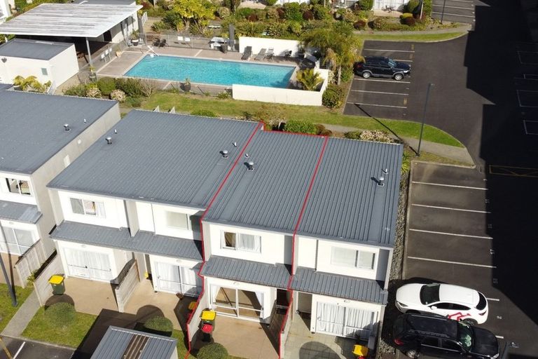 Photo of property in 2/7 Kelvin Hart Drive, East Tamaki, Auckland, 2013