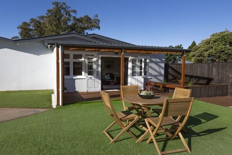 Photo of property in 17 Bluegum Road, Paraparaumu Beach, Paraparaumu, 5032