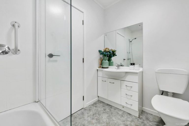 Photo of property in 4/236 Te Atatu Road, Te Atatu South, Auckland, 0610