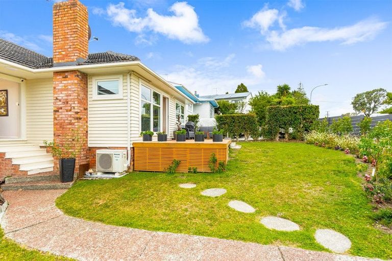 Photo of property in 1/37 Weldene Avenue, Glenfield, Auckland, 0629