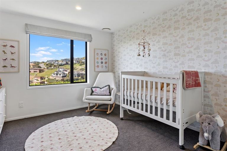 Photo of property in 17 Drayton Drive, Mount Pleasant, Christchurch, 8081