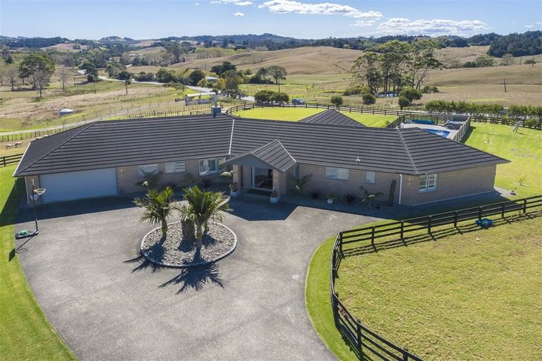 Photo of property in 10 Joblin Road, Wainui, Silverdale, 0994