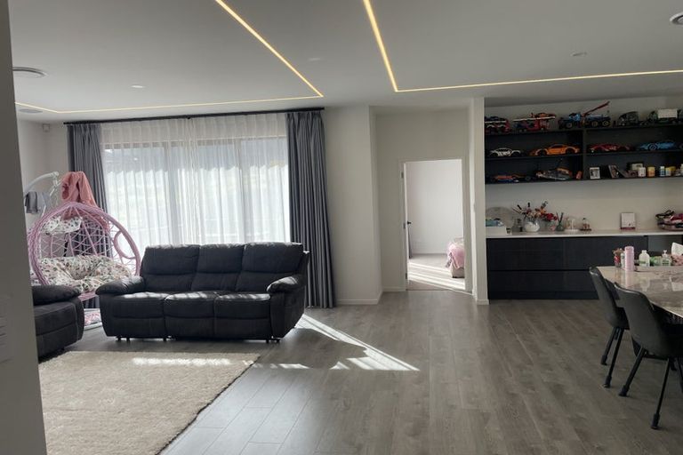 Photo of property in 18 Takurua Terrace, Orewa, 0931