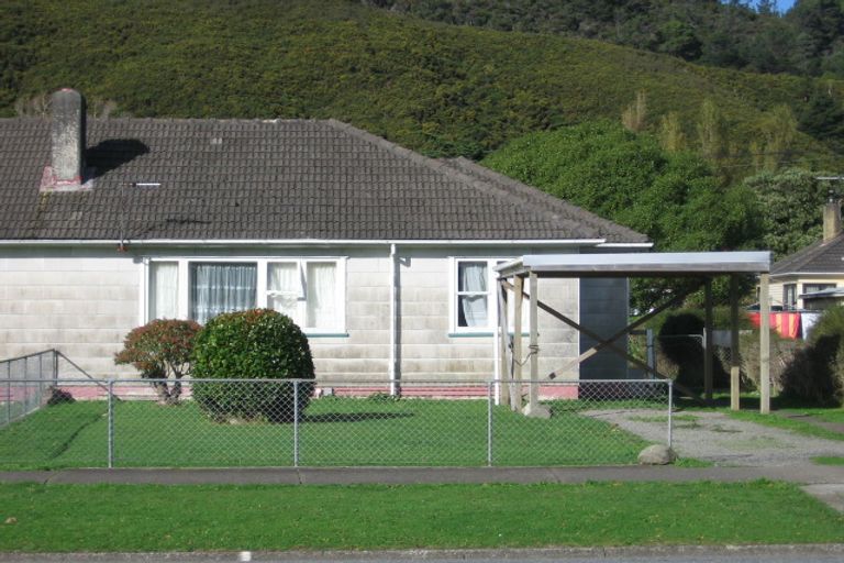 Photo of property in 28/1326 High Street, Taita, Lower Hutt, 5011