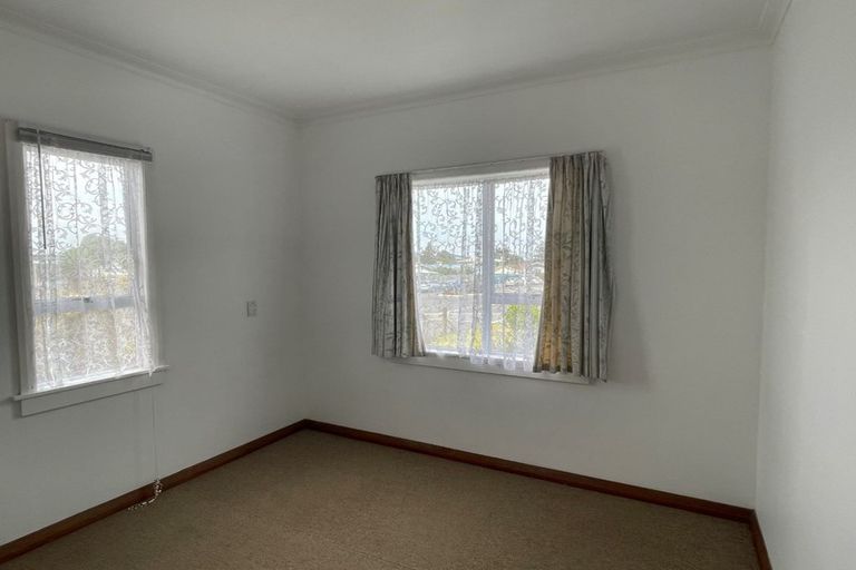 Photo of property in 1 Rangiora Street, Castlecliff, Whanganui, 4501