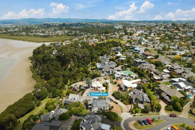 Photo of property in 19 Constable Lane, West Harbour, Auckland, 0618
