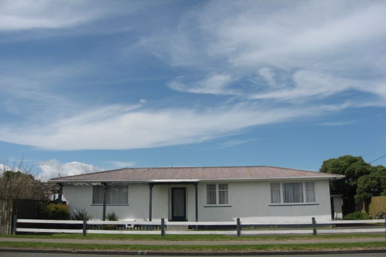Photo of property in 12 Mosston Road, Castlecliff, Whanganui, 4501