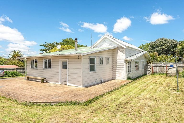 Photo of property in 30 Weraroa Road, Waverley, 4510