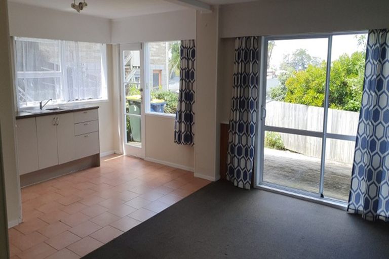 Photo of property in 2/223 Eskdale Road, Birkenhead, Auckland, 0626
