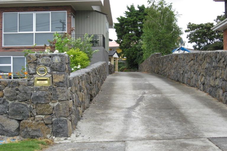 Photo of property in 60a Kiwi Esplanade, Mangere Bridge, Auckland, 2022