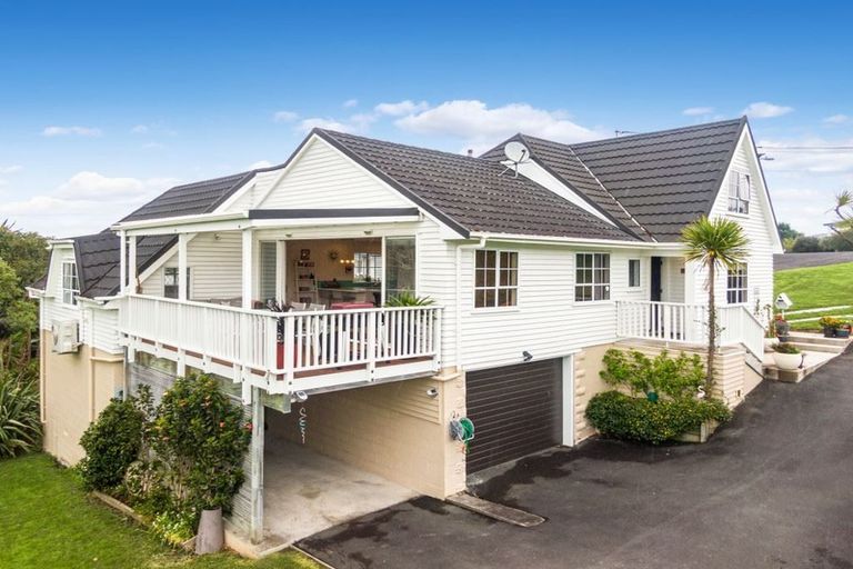 Photo of property in 23 Hanlon Crescent, Narrow Neck, Auckland, 0624