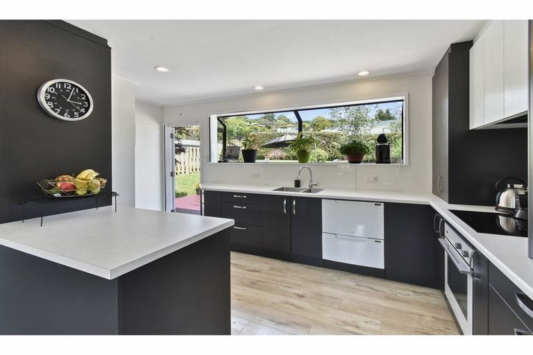 Photo of property in 27 Aronia Way, Goodwood Heights, Auckland, 2105