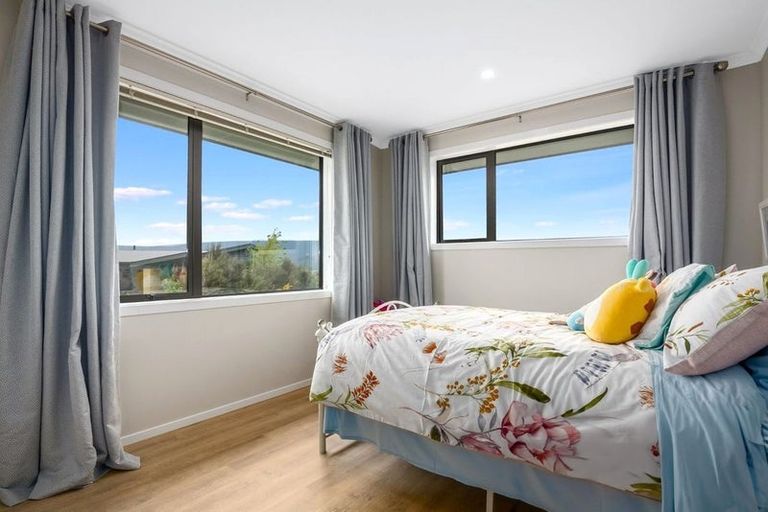 Photo of property in 13 Cosgrove Rise, Riverstone Terraces, Upper Hutt, 5018