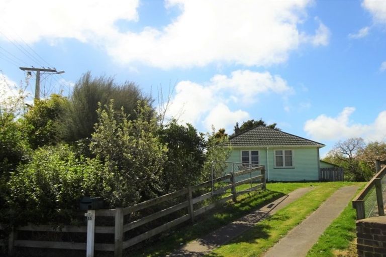 Photo of property in 15 Churchill Crescent, Foxton, 4814