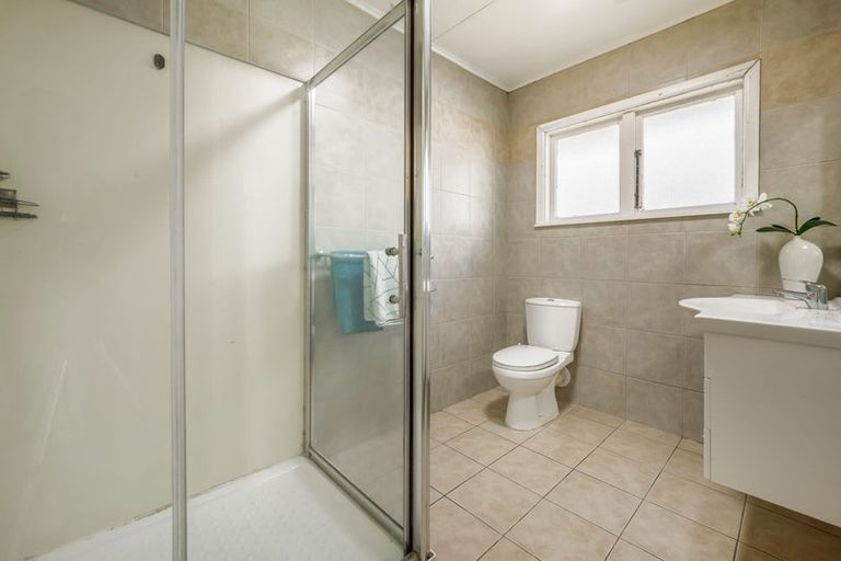 Photo of property in 213 Memorial Avenue, Burnside, Christchurch, 8053