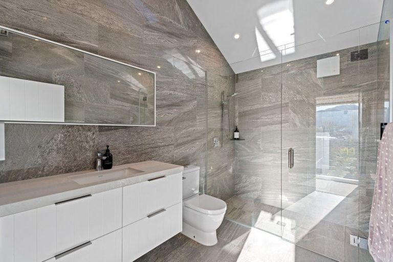 Photo of property in 168a Beacon Point Road, Wanaka, 9305