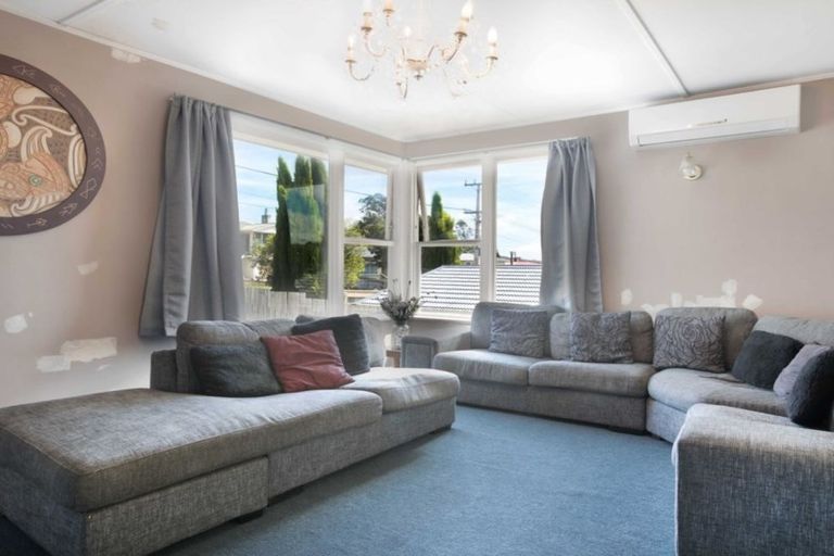 Photo of property in 124 Driver Crescent, Cannons Creek, Porirua, 5024