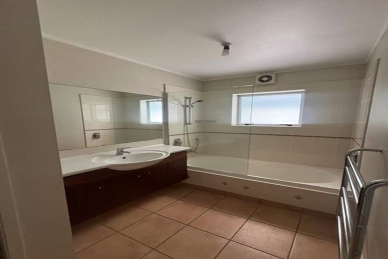 Photo of property in 5 Stapleford Crescent, Browns Bay, Auckland, 0630