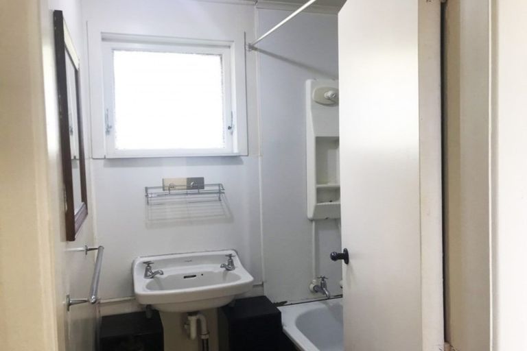 Photo of property in 9 Berkshire Grove, Cannons Creek, Porirua, 5024