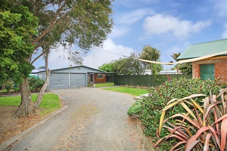 Photo of property in 17 Kingswood Street, Takaro, Palmerston North, 4412