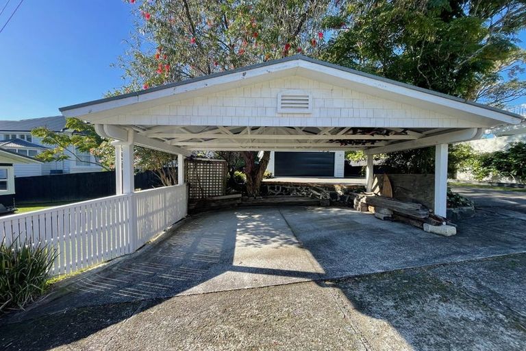 Photo of property in 10a Second Avenue, Stanley Point, Auckland, 0624