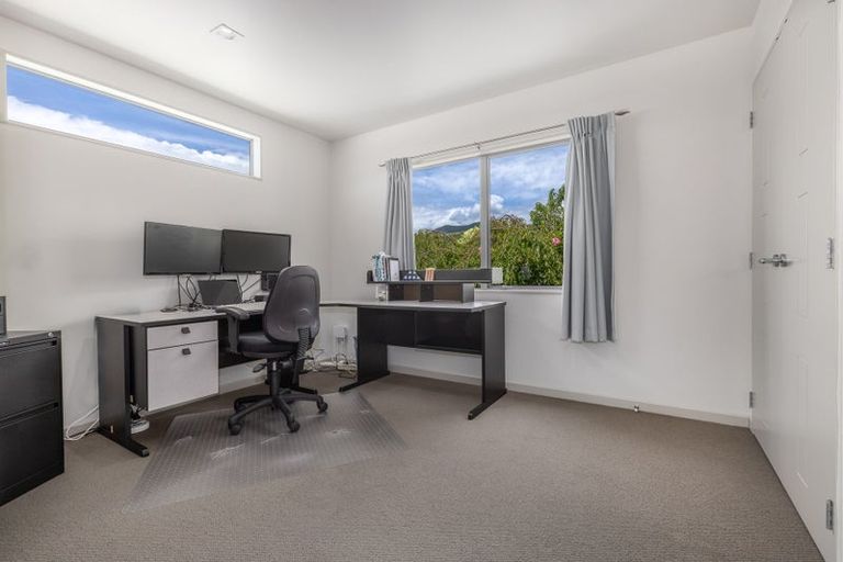 Photo of property in 12 Charlotte Way, Raumati South, Paraparaumu, 5032