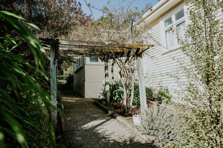 Photo of property in 45 Milton Terrace, Picton, 7220