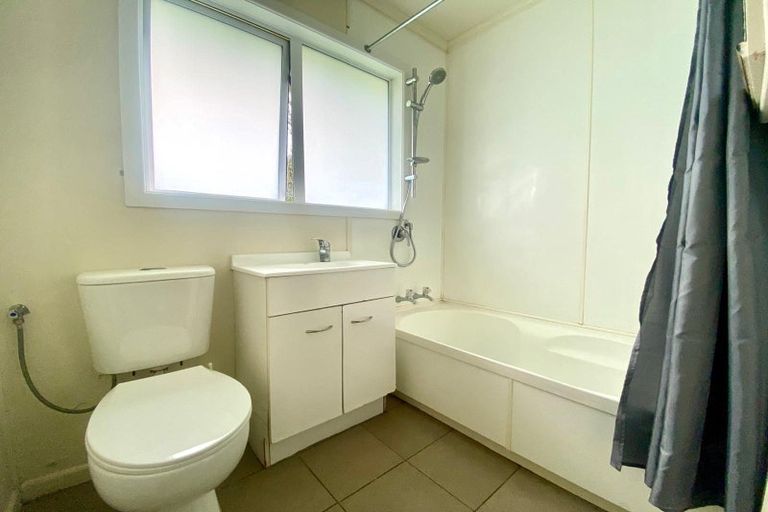 Photo of property in 8 Riverside Drive, Waiuku, 2123