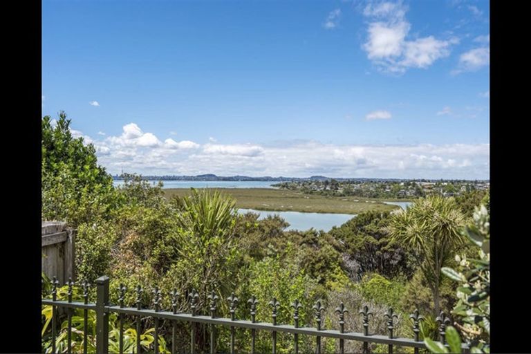 Photo of property in 9 Renoir Street, West Harbour, Auckland, 0618