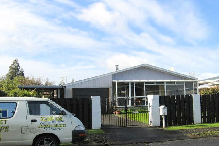 Photo of property in 5 Fiona Place, Dinsdale, Hamilton, 3204